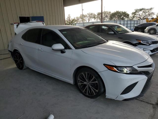 4T1B11HK6JU530528 - 2018 TOYOTA CAMRY L WHITE photo 4