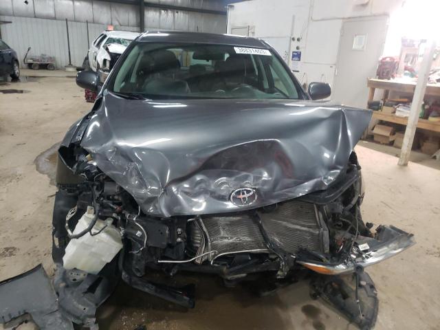 2T1KE4EE3DC050389 - 2013 TOYOTA MATRIX S GRAY photo 5