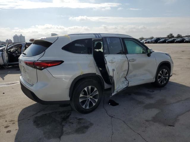 5TDGZRAH8MS526201 - 2021 TOYOTA HIGHLANDER XLE WHITE photo 3