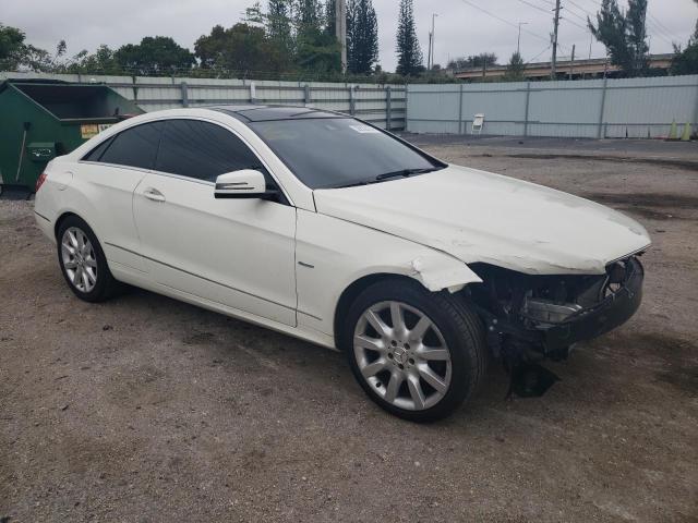 WDDKJ5KB8CF154917 - 2012 MERCEDES-BENZ E 350 WHITE photo 4