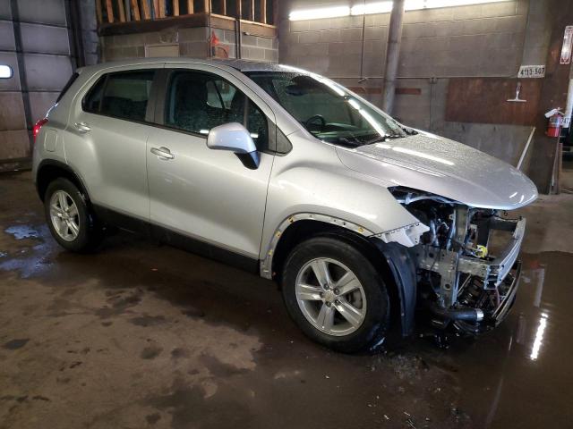 KL7CJKSB7LB326680 - 2020 CHEVROLET TRAX LS SILVER photo 4