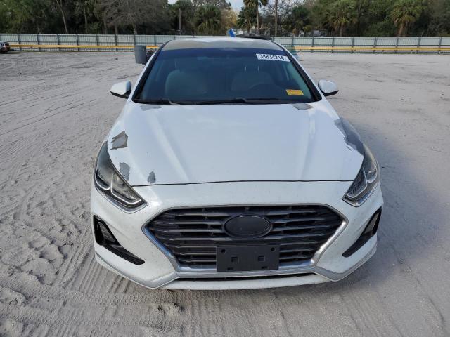 5NPE24AF5JH676457 - 2018 HYUNDAI SONATA SE WHITE photo 5