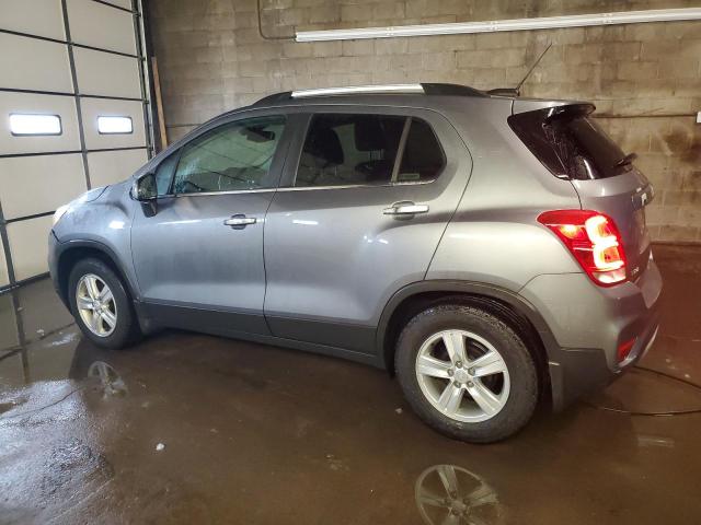 3GNCJLSB6LL183848 - 2020 CHEVROLET TRAX 1LT GRAY photo 2