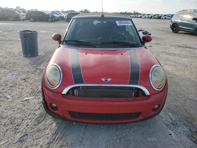 WMWMR33579TU95757 - 2009 MINI COOPER RED photo 5