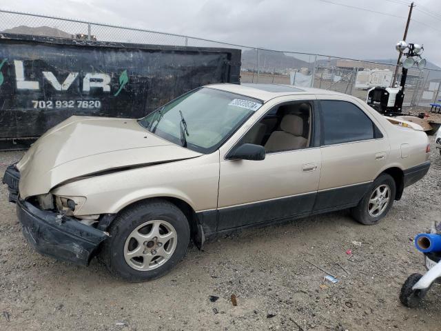 JT2BG28K0W0163979 - 1998 TOYOTA CAMRY CE LE TAN photo 1