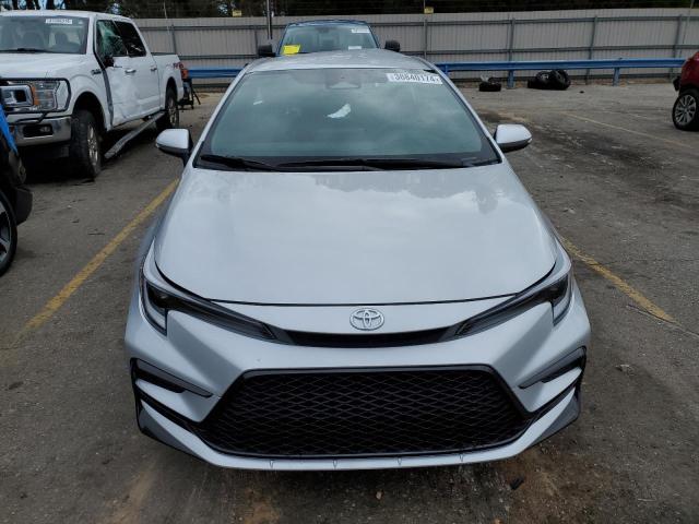 5YFS4MCE9RP179525 - 2024 TOYOTA COROLLA SE SILVER photo 5