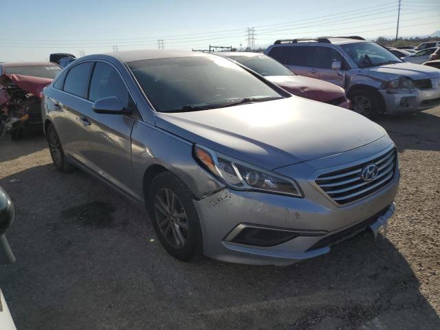 5NPE24AF4HH447925 - 2017 HYUNDAI SONATA SE SILVER photo 4