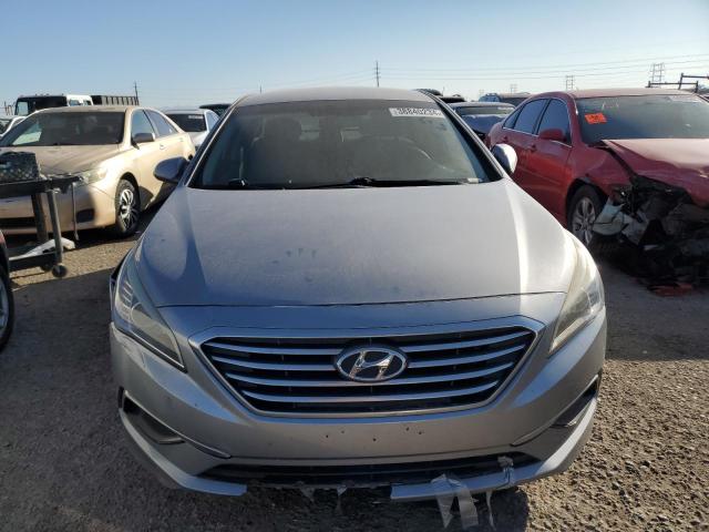 5NPE24AF4HH447925 - 2017 HYUNDAI SONATA SE SILVER photo 5