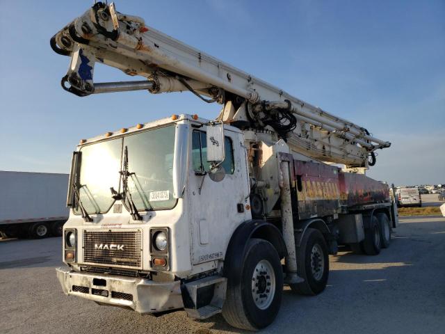 1M2K197C03M022017 - 2003 MACK 600 MR600 WHITE photo 2