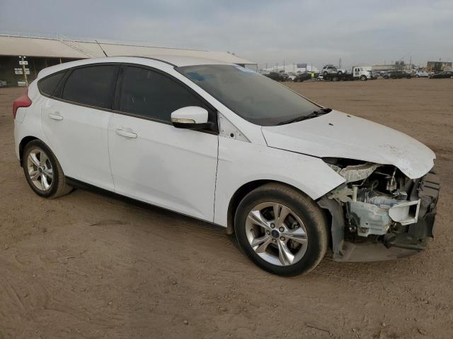 1FADP3K28EL295079 - 2014 FORD FOCUS SE WHITE photo 4