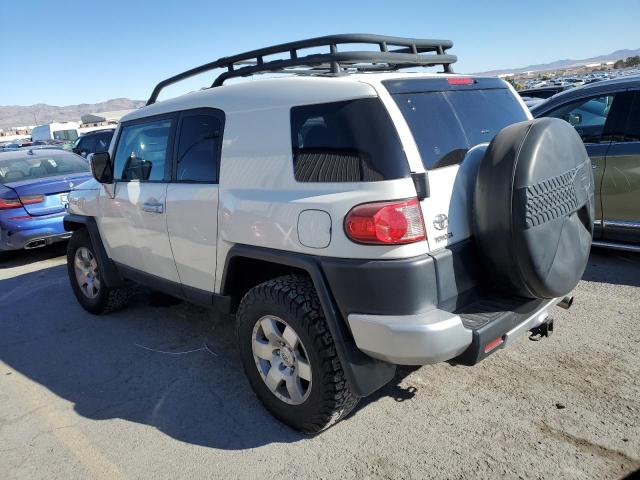 JTEBU4BF0AK097949 - 2010 TOYOTA FJ CRUISER WHITE photo 2