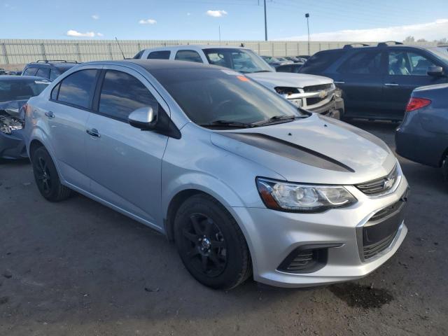 1G1JB5SH0J4120558 - 2018 CHEVROLET SONIC LS 银色 照片 4