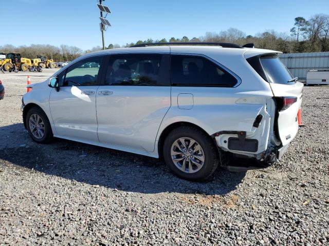 5TDYRKEC1NS080291 - 2022 TOYOTA SIENNA XLE WHITE photo 2