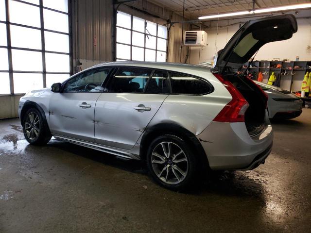 YV440MWKXJ2055222 - 2018 VOLVO V60 CROSS PREMIER SILVER photo 2