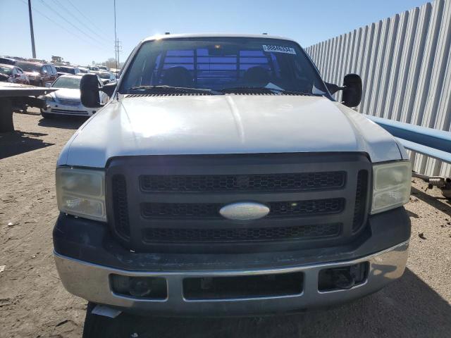 1FTNF20596EB03411 - 2006 FORD F250 SUPER DUTY WHITE photo 5