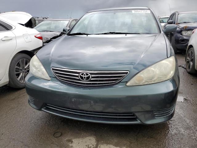 4T1BE32K45U414002 - 2005 TOYOTA CAMRY LE GREEN photo 5