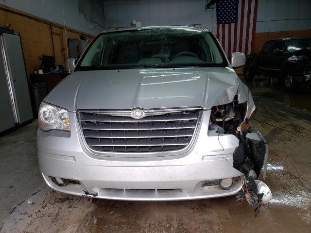 2A4RR5D10AR142296 - 2010 CHRYSLER TOWN & COU TOURING SILVER photo 5