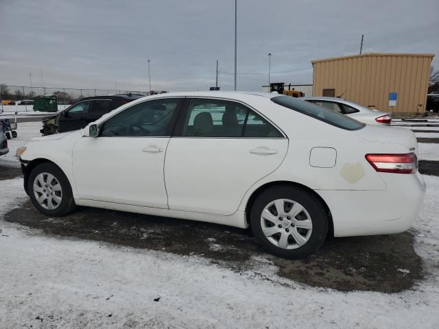 4T1BF3EK2BU636137 - 2011 TOYOTA CAMRY BASE WHITE photo 2