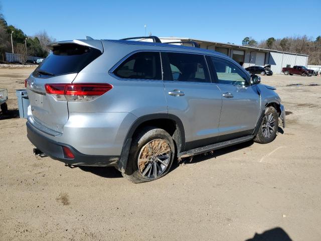 5TDKZRFH2KS561106 - 2019 TOYOTA HIGHLANDER SE SILVER photo 3