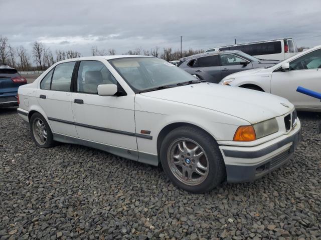 4USCD7329TLC50392 - 1996 BMW 318 I WHITE photo 4