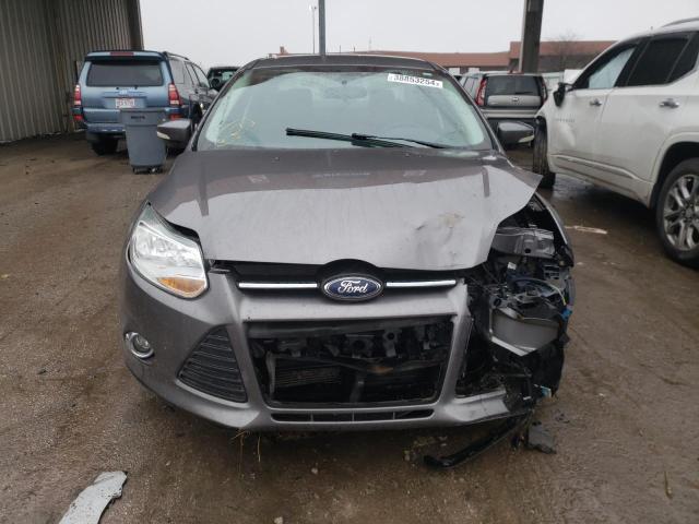 1FADP3F22EL253260 - 2014 FORD FOCUS SE GRAY photo 5