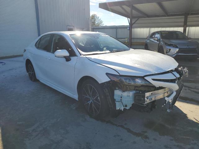 4T1G11AK9RU853676 - 2024 TOYOTA CAMRY SE NIGHT SHADE WHITE photo 4