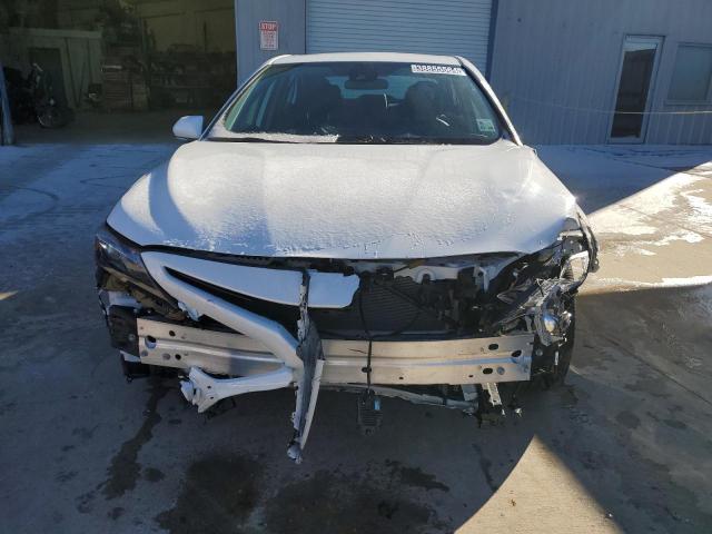 4T1G11AK9RU853676 - 2024 TOYOTA CAMRY SE NIGHT SHADE WHITE photo 5