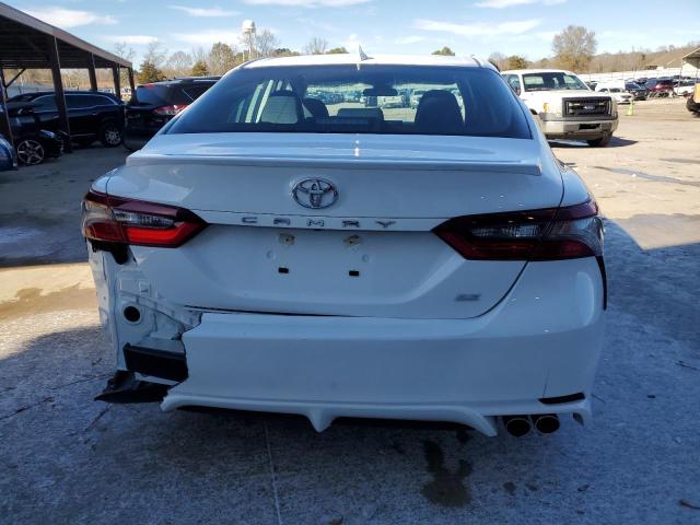 4T1G11AK9RU853676 - 2024 TOYOTA CAMRY SE NIGHT SHADE WHITE photo 6