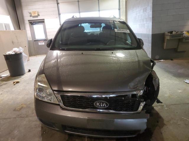 KNDMG4C74C6428765 - 2012 KIA SEDONA LX GRAY photo 5