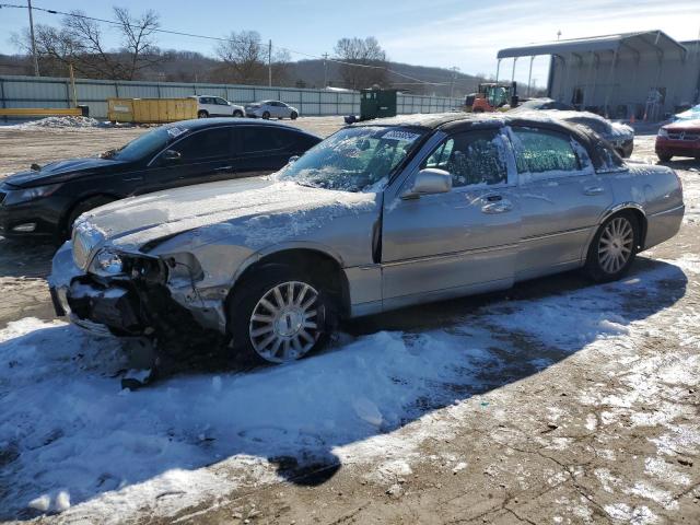 2004 LINCOLN TOWN CAR EXECUTIVE, 