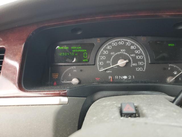 1LNHM81W94Y617523 - 2004 LINCOLN TOWN CAR EXECUTIVE GRAY photo 9