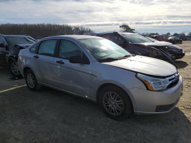 1FAHP35N69W135438 - 2009 FORD FOCUS SE SILVER photo 4