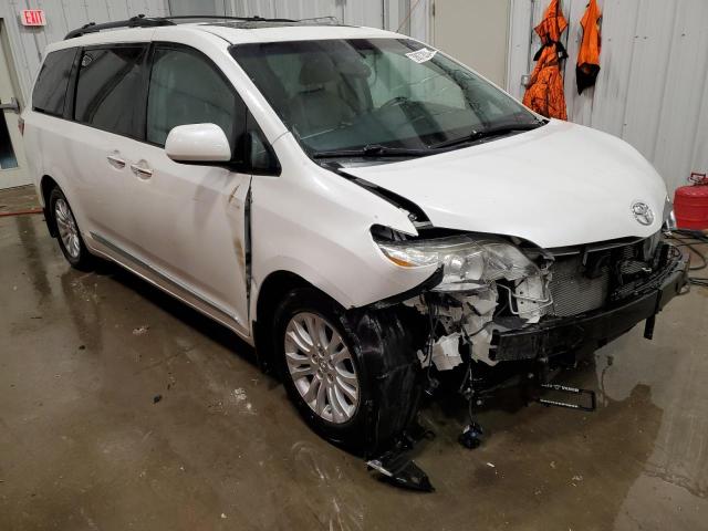 5TDYK3DC1FS676630 - 2015 TOYOTA SIENNA XLE WHITE photo 4