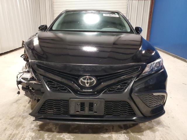 4T1G11AK7NU027046 - 2022 TOYOTA CAMRY SE BLACK photo 5