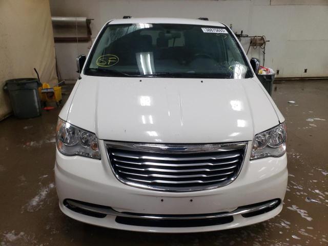2A4RR8DG8BR799029 - 2011 CHRYSLER TOWN & COU TOURING L WHITE photo 5