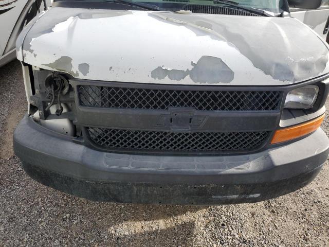 1GCFG15T871200546 - 2007 CHEVROLET EXPRESS G1 WHITE photo 11