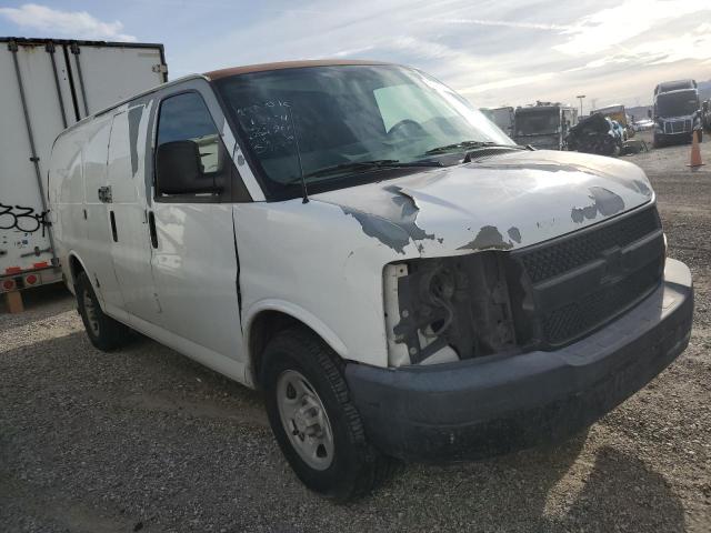 1GCFG15T871200546 - 2007 CHEVROLET EXPRESS G1 WHITE photo 4