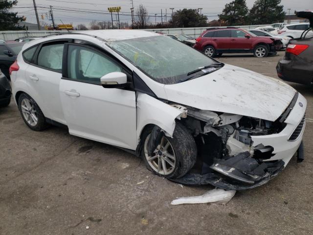 1FADP3K22HL223654 - 2017 FORD FOCUS SE WHITE photo 4