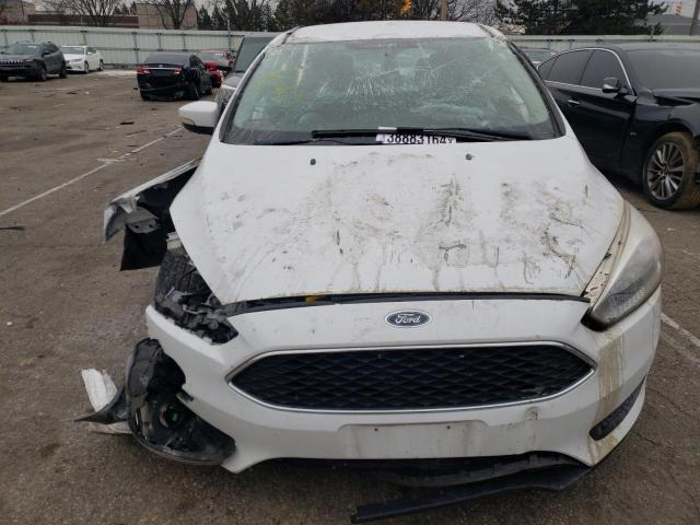 1FADP3K22HL223654 - 2017 FORD FOCUS SE WHITE photo 5