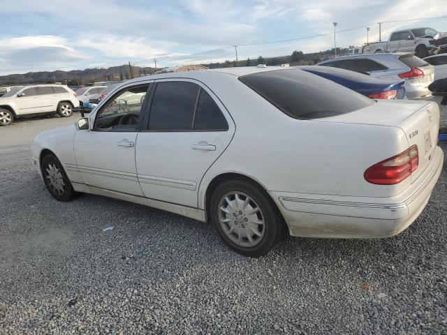 WDBJF65J61B259927 - 2001 MERCEDES-BENZ E 320 WHITE photo 2