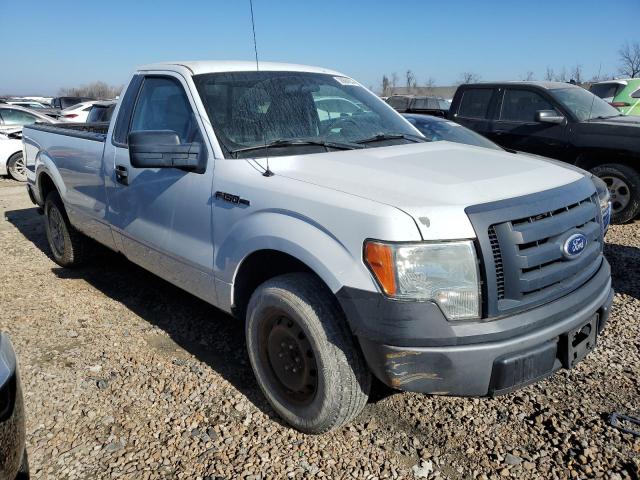 1FTMF1CW5AKE17612 - 2010 FORD F150 WHITE photo 4