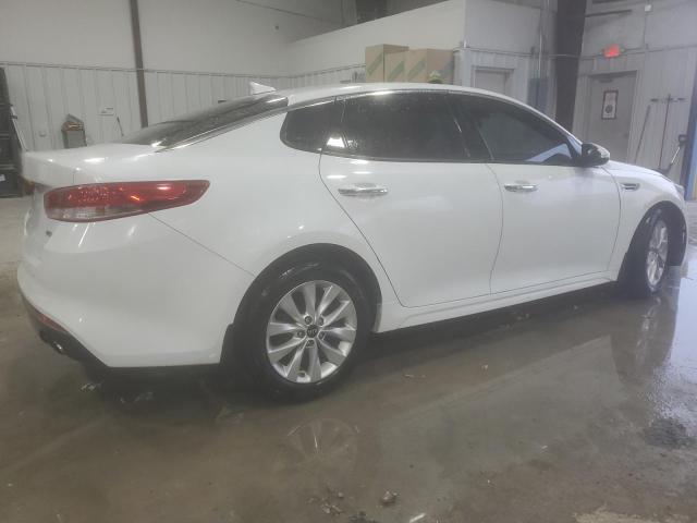 5XXGU4L34GG030630 - 2016 KIA OPTIMA EX WHITE photo 3