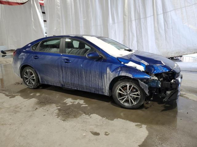 3KPF24AD8NE498511 - 2022 KIA FORTE FE BLUE photo 4