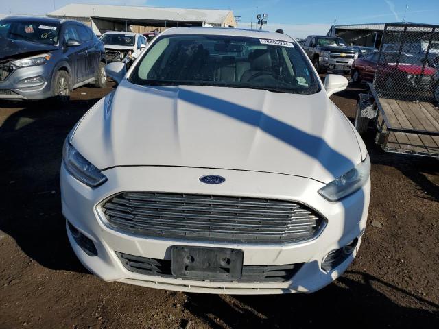 3FA6P0T99GR232712 - 2016 FORD FUSION SE WHITE photo 5