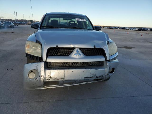 1Z7HC28K66S582134 - 2006 MITSUBISHI RAIDER LS SILVER photo 5