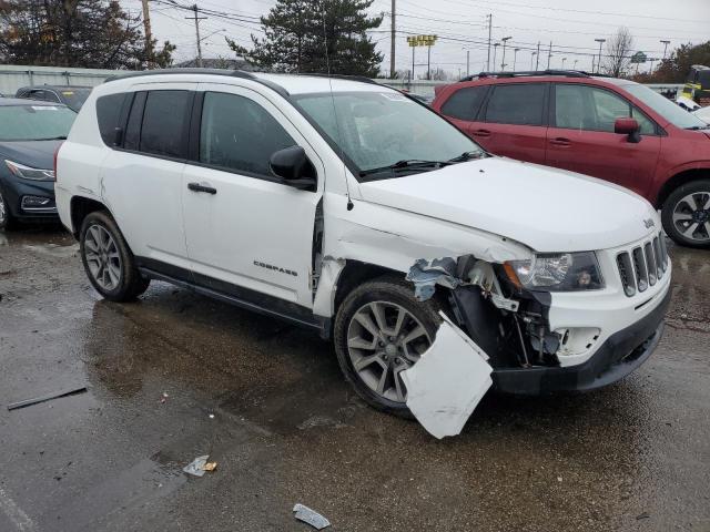 1C4NJCBA4GD790643 - 2016 JEEP COMPASS SPORT WHITE photo 4