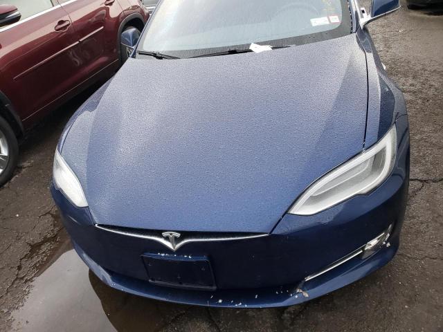 5YJSA1E2XHF191476 - 2017 TESLA MODEL S ლურჯი ფოტო 11
