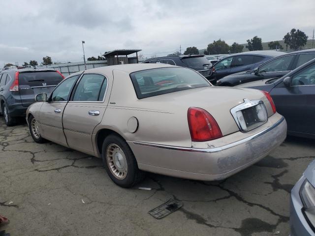 1LNFM81W0WY675773 - 1998 LINCOLN TOWN CAR EXECUTIVE TAN photo 2