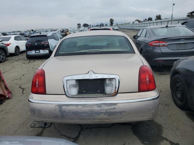 1LNFM81W0WY675773 - 1998 LINCOLN TOWN CAR EXECUTIVE TAN photo 6