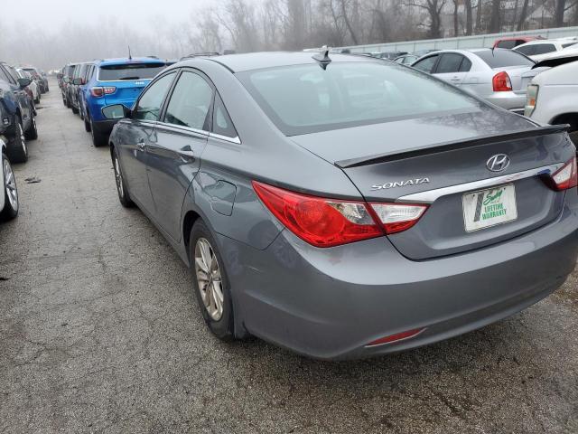 5NPEB4AC3DH671929 - 2013 HYUNDAI SONATA GLS GRAY photo 2